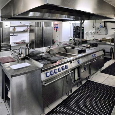 Cum să prelungești durata de viață a echipamentelor din restaurantul tău