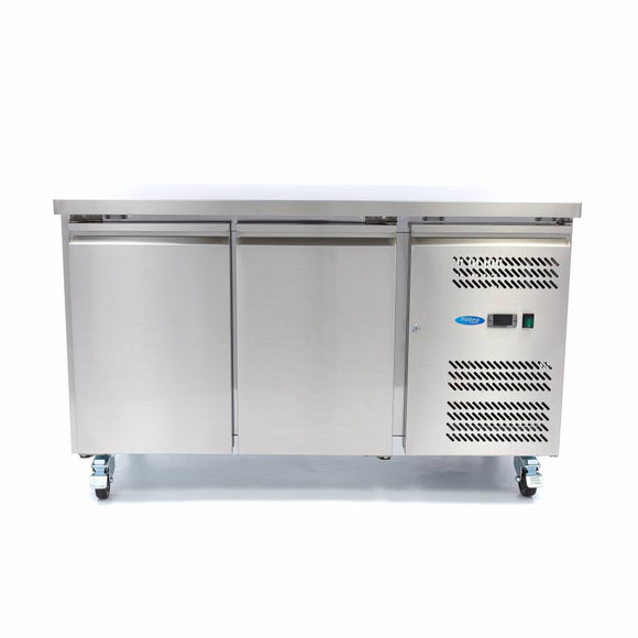 Masa refrigerata inox 2 10C, 2 usi, cu roti Frigiderul de banc ofera ce
