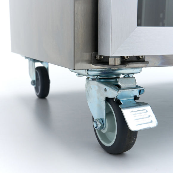 Masa refrigerata inox 2 10C, 3 usi sticla, cu roti Frigiderul tip masa de lucru