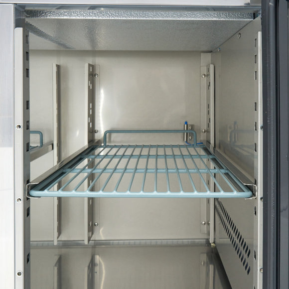 Masa refrigerata inox 2 10C, 3 usi sticla, cu roti Frigiderul tip masa de lucru