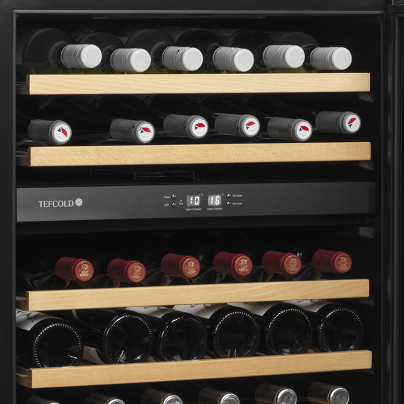 Vitrina racitor vin negru TFW160-2S detaliu Tefcold – vitrina racitor vin cu zone de temperatura separate pentru restaurant si wine bar