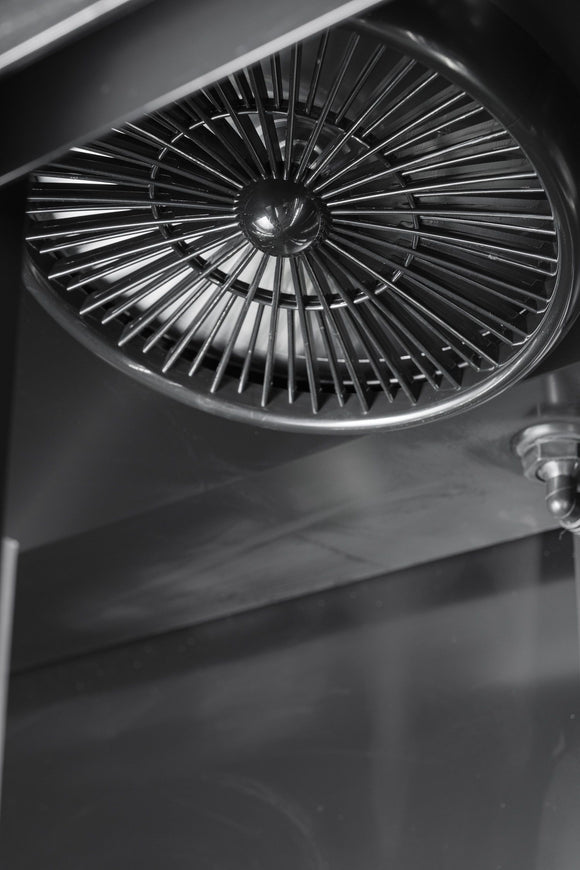 Vitrina frigorifica verticala, 780 Litri, racire ventilata, iluminare LED, culoare neagra, 2 usi culisante