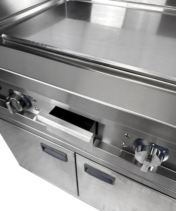 Plita fry-top electrica, neted, zona de coacere cromat, baza cu dulap inchis, 8.10 kW