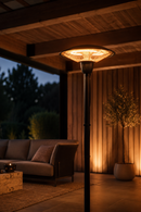Sunred Barcelona aprins sub pergola, langa o canapea de exterior