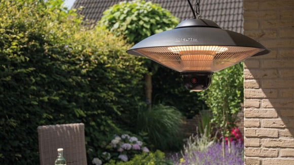 Sunred Sirius suspendat aprins in gradina