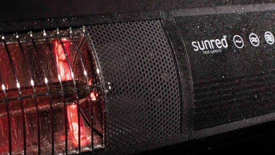 Detaliu capac lateral cu logo al incalzitorului Sunred Dark